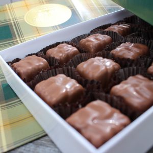 RT Tartan Bow Box